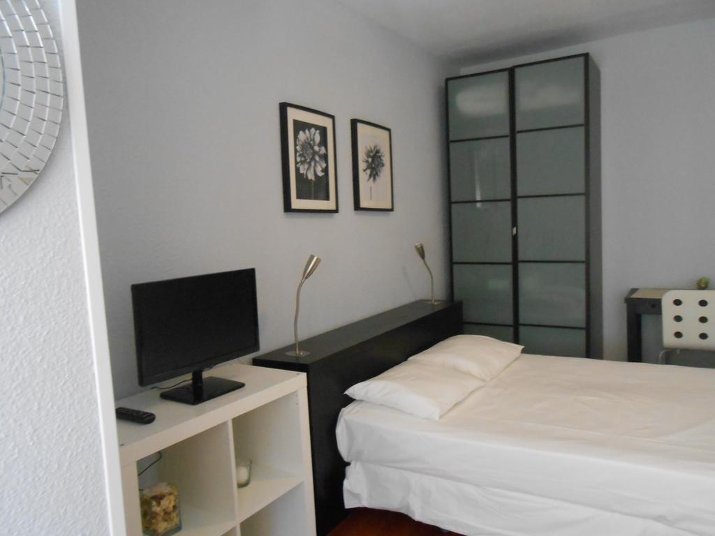 Madrid Studio Apartments Стая снимка